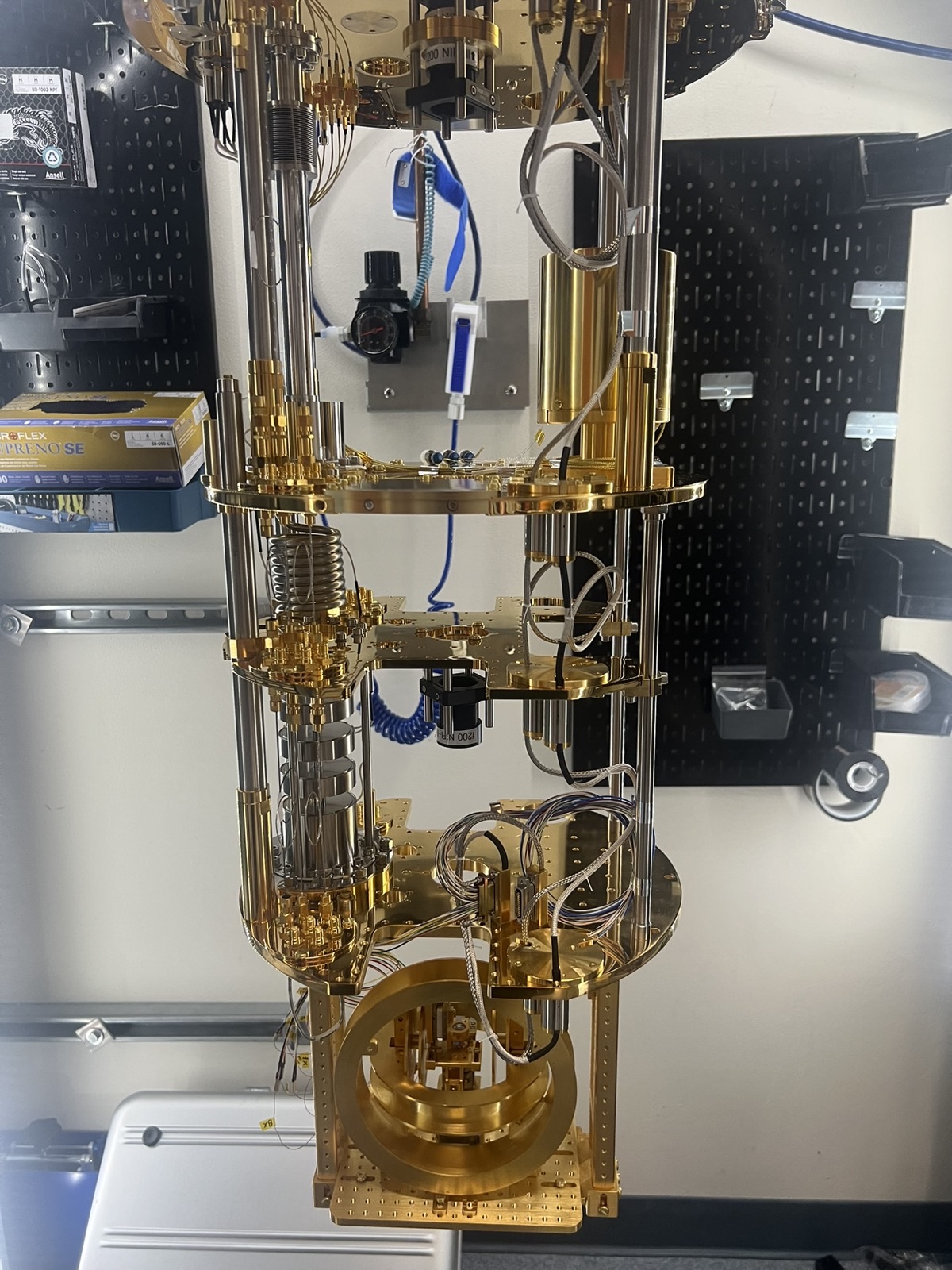 Optical dilution fridge