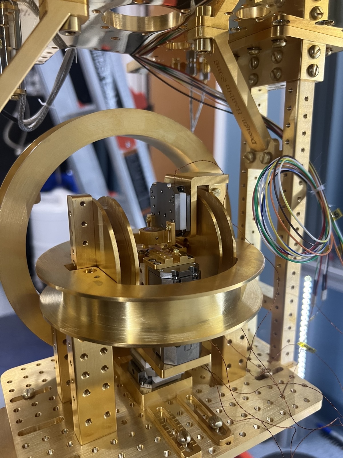 Optical dilution fridge